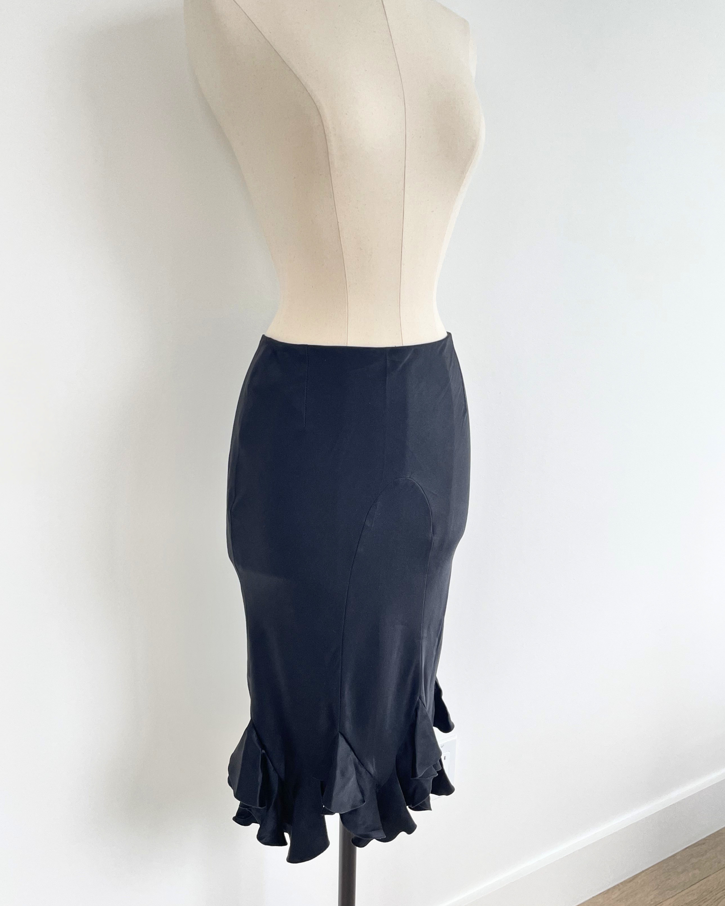Chloé Fall Winter 1998 Black Midi Silk Skirt
