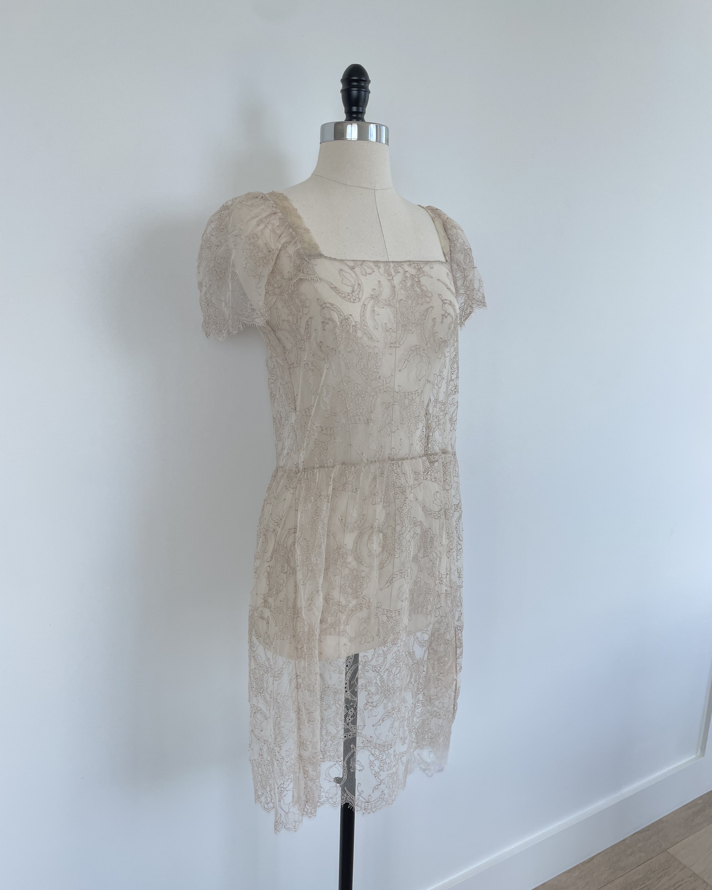 Chloé Fall Winter 1999 Runway Lace Dress