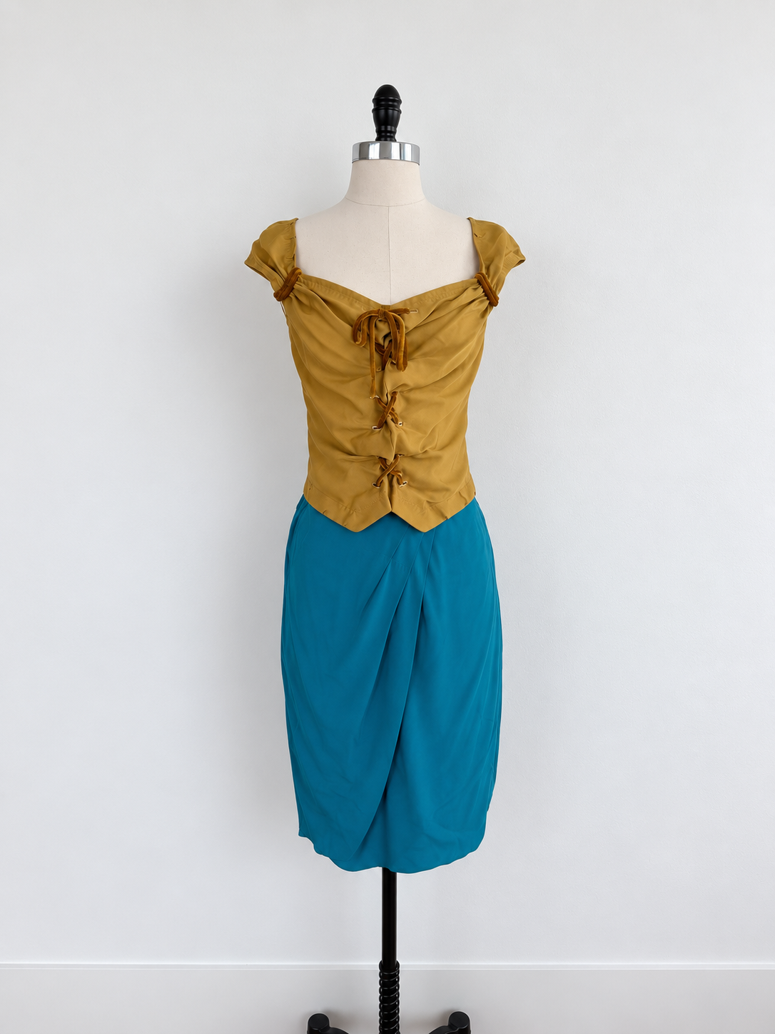 Front full set on mannequin